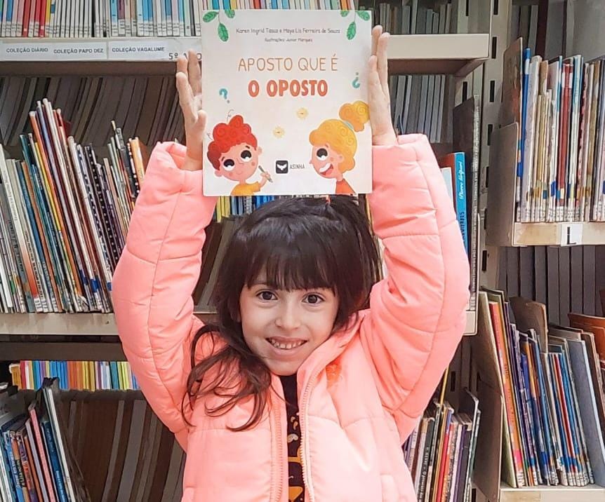 Aluna escreve livro para inspirar outras crianças