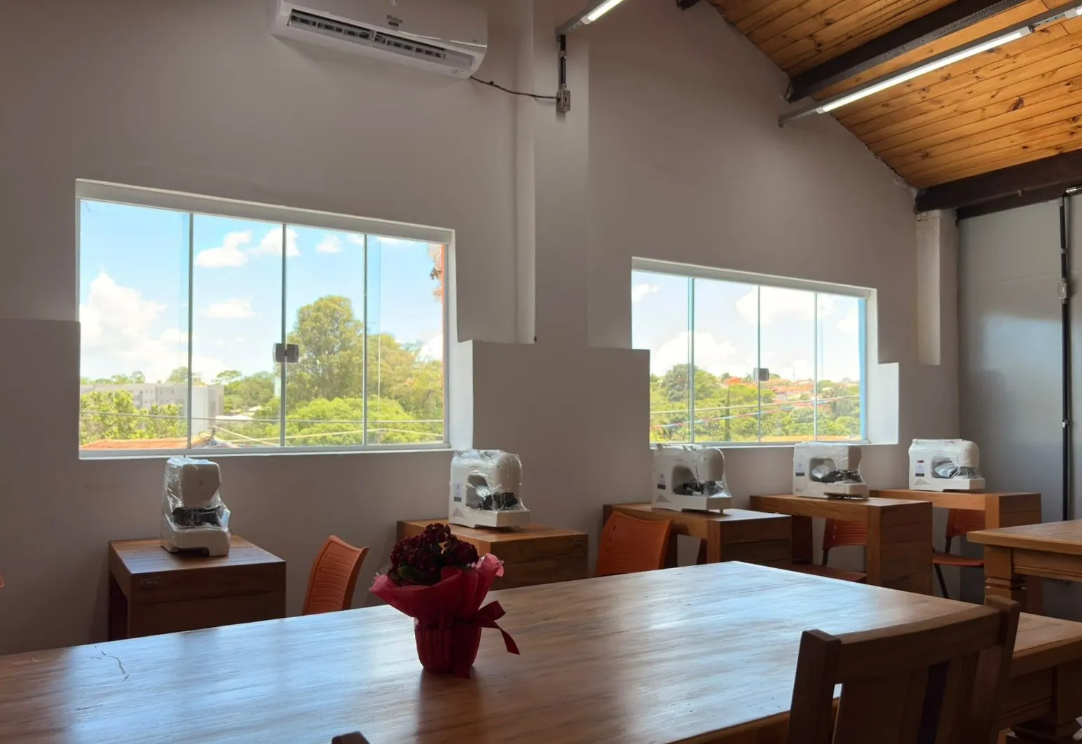 Entrega da revitalização da Casa do Artesão fortalece apoio aos artesãos e impulsiona economia criativa em Botucatu